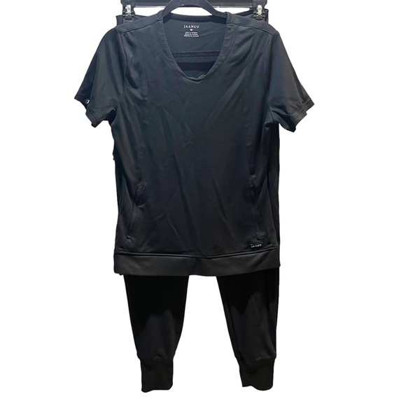 Jaanuu Other - JAANUU Black Scrub Set Hi Lo Hem Top & Jogger Pants Sz M